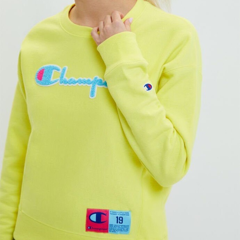 NWT Yellow Champion Reverse Weave Crew Chenille Logo (L)